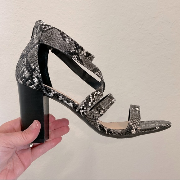 Bar III Sandals Blythe snake python print ankle strap block heels NWOT - Picture 2 of 12
